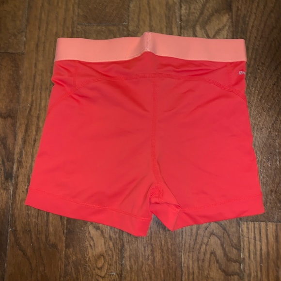 Red Nike pros - Picture 2 of 3
